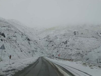 بارش برف در اکثر محورهای کردستان/راه ارتباطی ۲۱۷ روستا بسته است