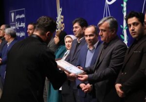 وکلا ستون دفاع از حق و عدالت در جامعه هستند