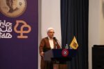 خدمت نکردن به زبان منکر شدن یکی از آیات خداست